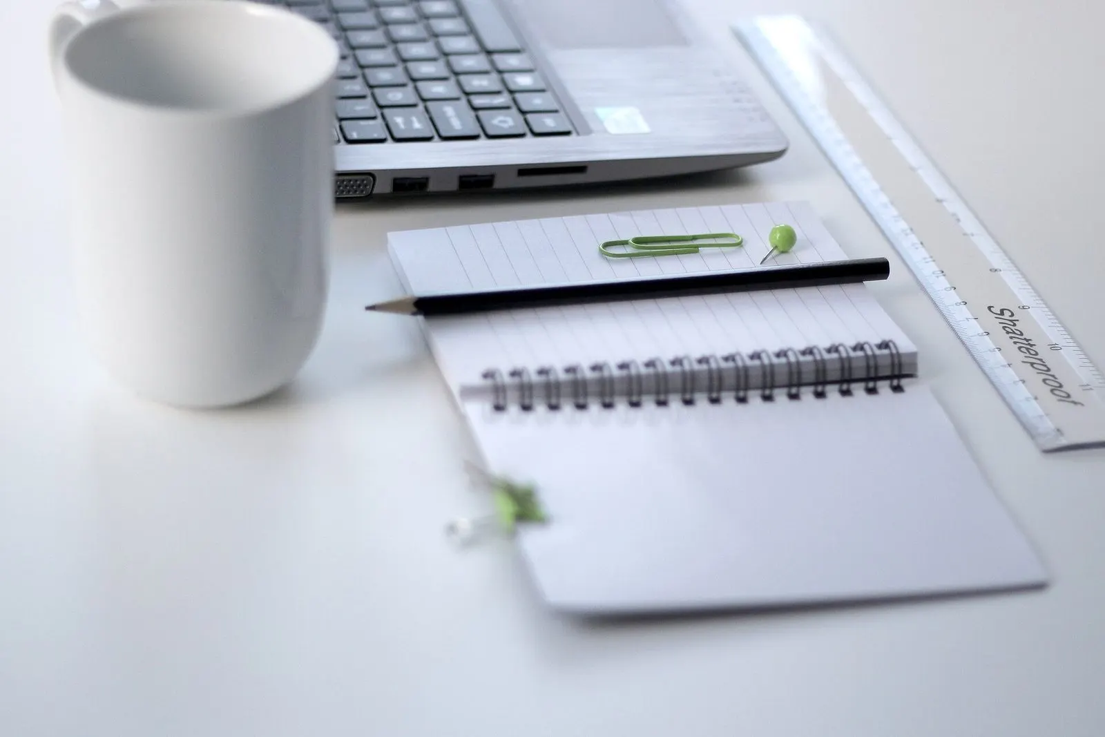 Arbeitsplatz mit Laptop
